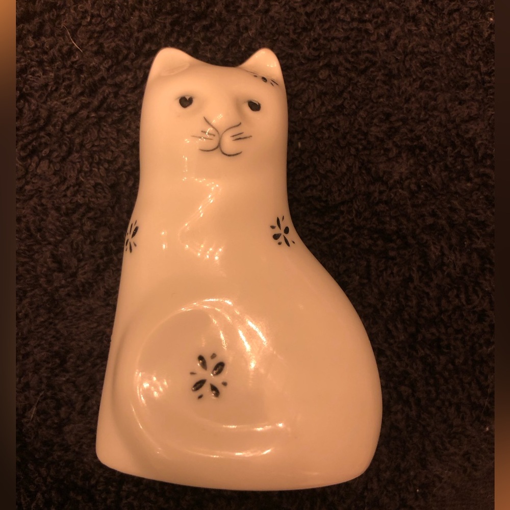 Highbank Porcelain Cat Figurine